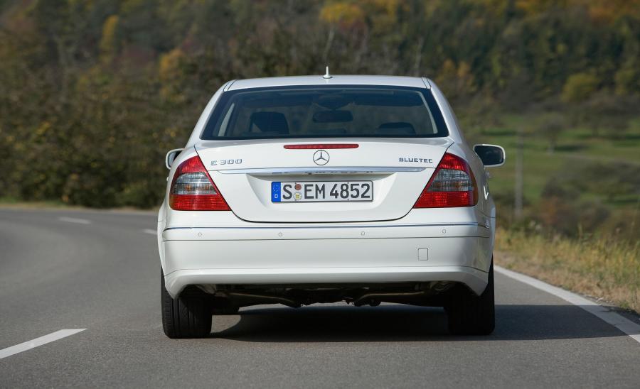  Mercedes-Benz E300 BlueTEC 2009 года  (фото 6 из 8)